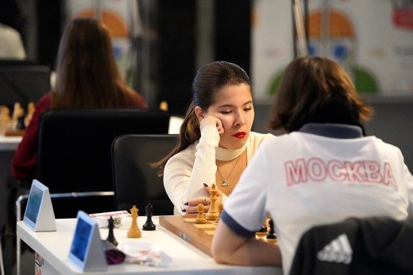 Лея Гарифуллина единолично возглавила гонку на женском Суперфинале