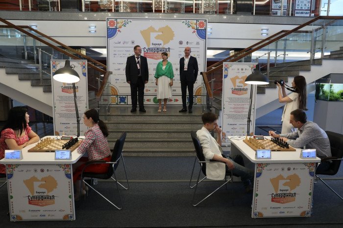 Лея Гарифуллина единолично возглавила гонку на женском Суперфинале