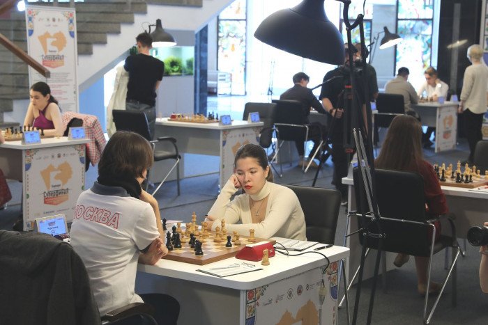 Лея Гарифуллина единолично возглавила гонку на женском Суперфинале