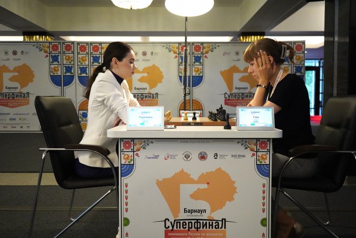 Лагно и Горячкина догнали лидера в женском Суперфинале