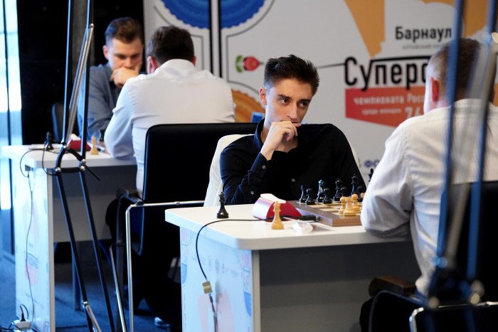 Екатерина Лагно возглавила гонку на женском Суперфинале