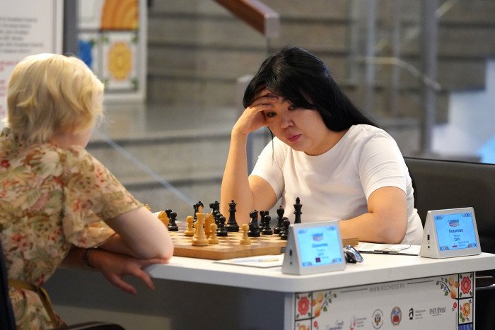 Екатерина Лагно возглавила гонку на женском Суперфинале