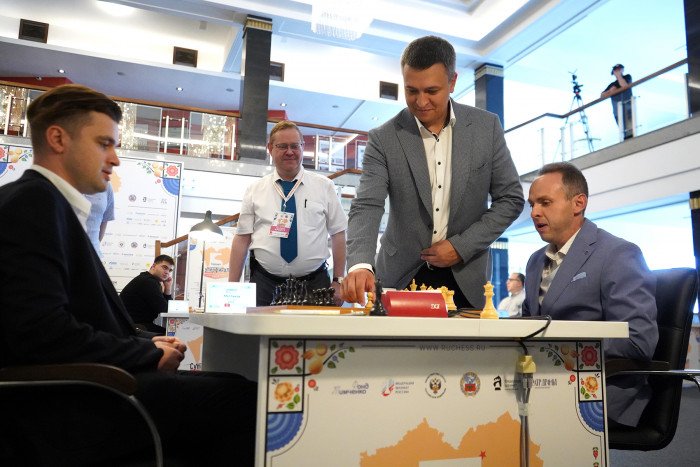 Андрей Есипенко догнал лидеров на Суперфинале