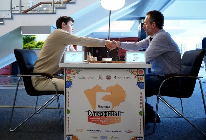 Андрей Есипенко догнал лидеров на Суперфинале