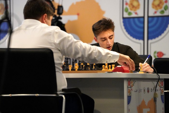 Андрей Есипенко догнал лидеров на Суперфинале