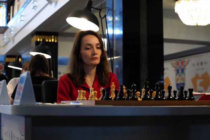 Есипенко и Артемьев лидируют на Суперфинале за тур до финиша