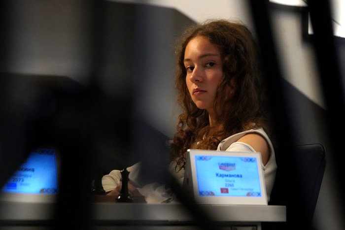 Есипенко и Артемьев лидируют на Суперфинале за тур до финиша