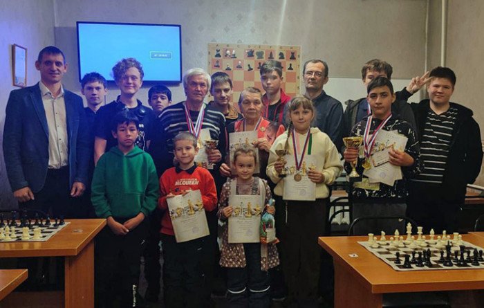 Новогодние турниры прошли в филиалах Краевого шахматного клуба