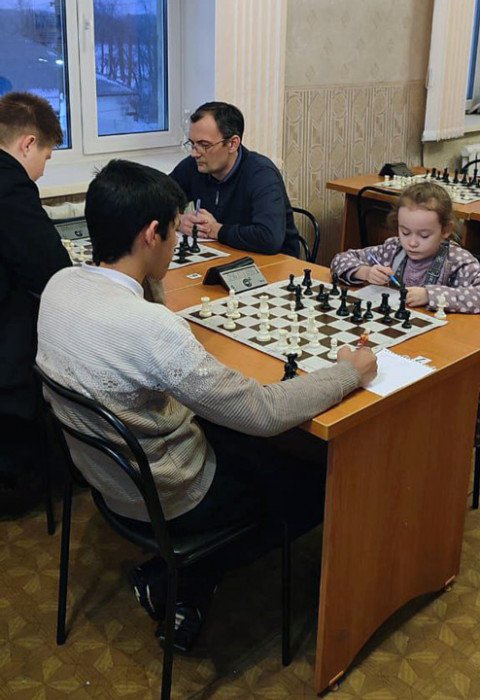 Новогодние турниры прошли в филиалах Краевого шахматного клуба