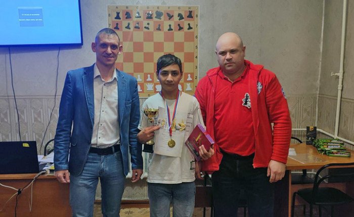 Новогодние турниры прошли в филиалах Краевого шахматного клуба