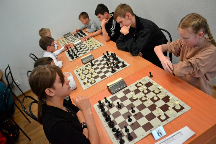 Шахматный турнир среди центров помощи детям собрал 14 команд