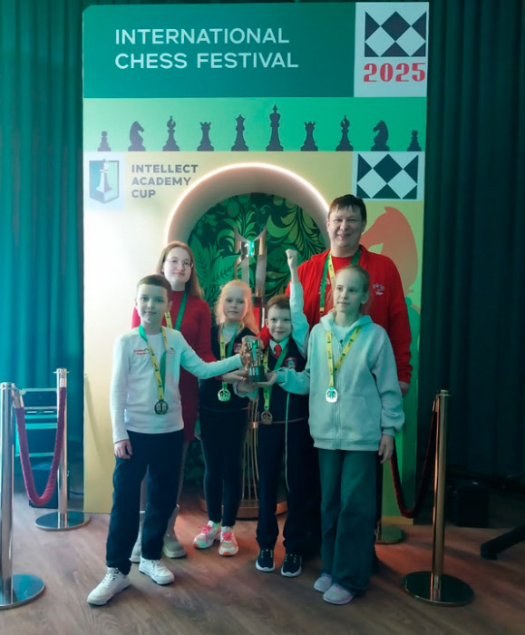 Гимназия №123 с успехом выступила на международном фестивале