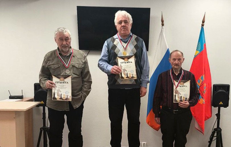 Ветераны 23 февраля сыграли в блиц