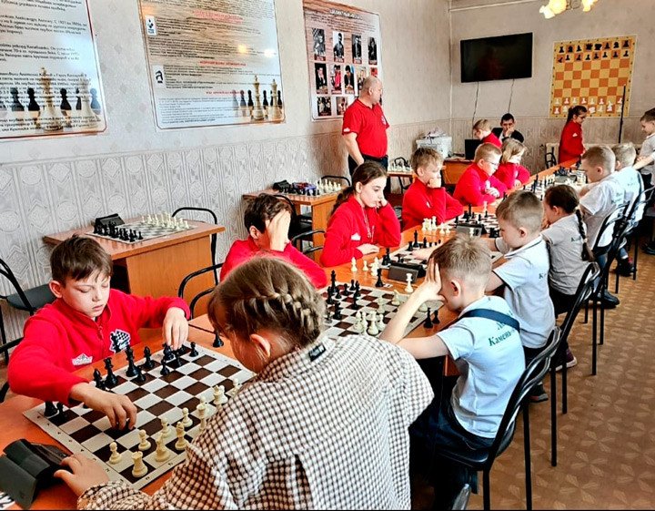 Школьники из Камня-на-Оби и Бобровки провели дружеский матч