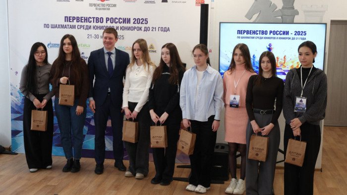 В Барнауле стартокравало первенство России по шахматам среди юниоров