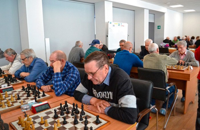 Для пенсионеров Алтайского края провели соревнования по шахматам и шашкам
