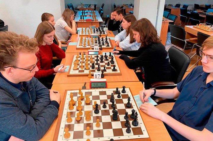 Шахматная сессия: студенты и учащиеся колледжей сыграли в классику и рапид