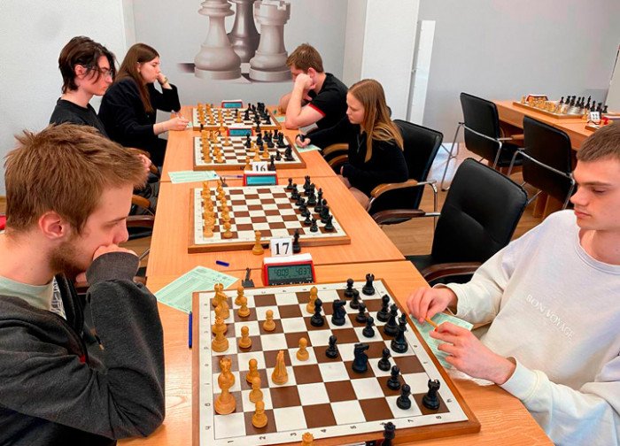 Шахматная сессия: студенты и учащиеся колледжей сыграли в классику и рапид