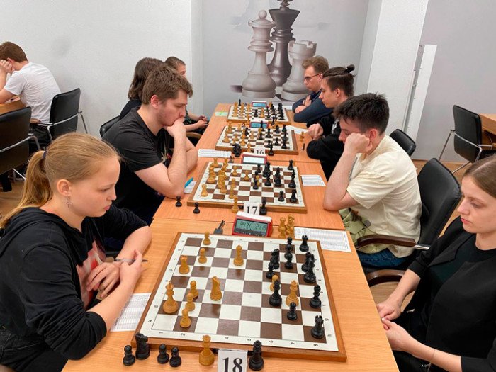 Шахматная сессия: студенты и учащиеся колледжей сыграли в классику и рапид