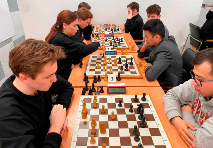 Шахматная сессия: студенты и учащиеся колледжей сыграли в классику и рапид