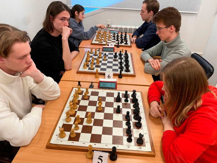 Шахматная сессия: студенты и учащиеся колледжей сыграли в классику и рапид