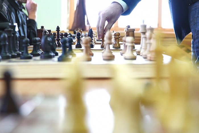 Артём Поломошнов посетил колонию и подарил наборы досок