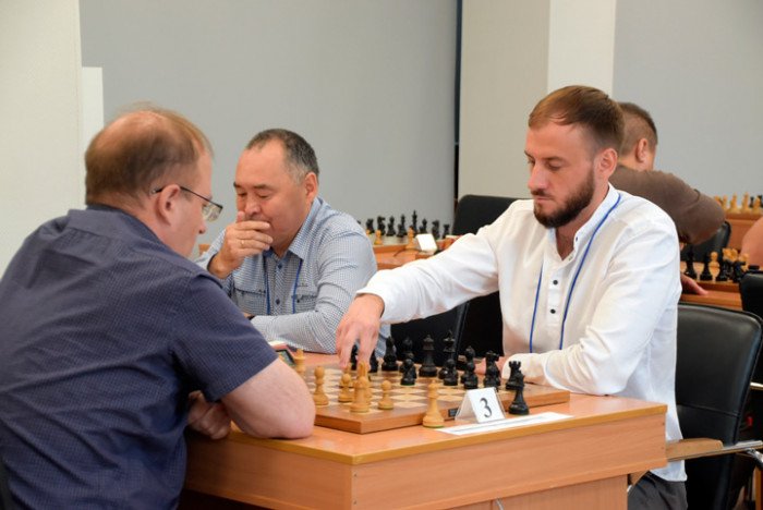 Налоговики Сибири провели шахматный турнир в Барнауле