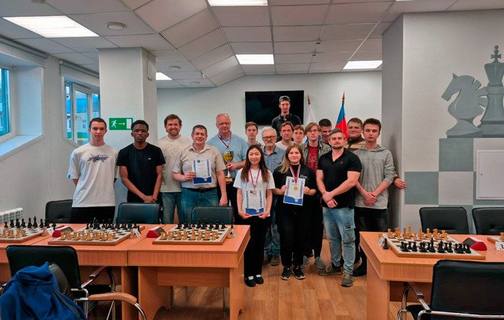 Алтайский госуниверситет отметил день рождения праздничным блицем