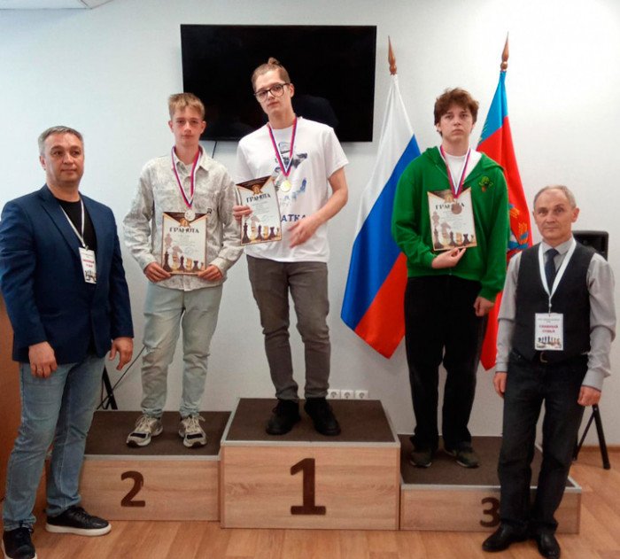 Разновозрастные спортсмены из сёл и малых городов сразились в блиц и рапид