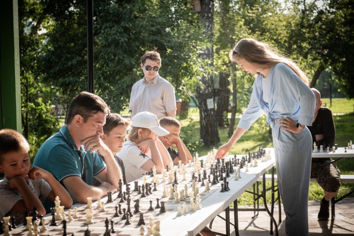 В Барнауле прошли сеансы с Игорем Лысым и Анной Журовой