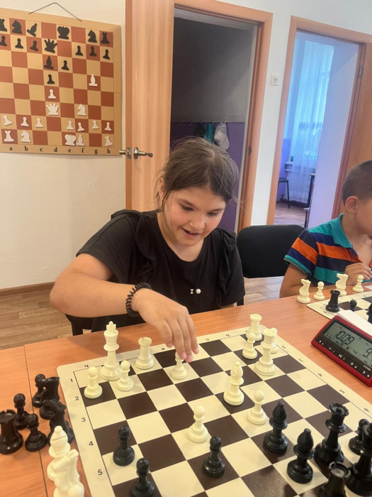 В Международный день шахмат в Романово провели турнир для детей из центра помощи