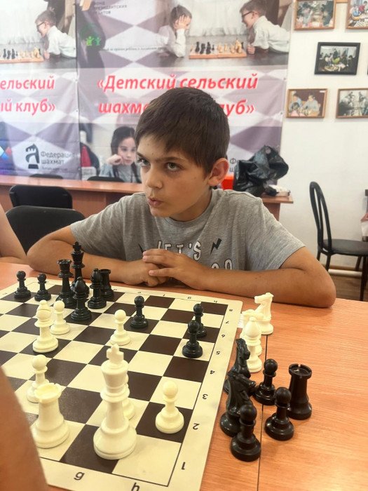 В Международный день шахмат в Романово провели турнир для детей из центра помощи