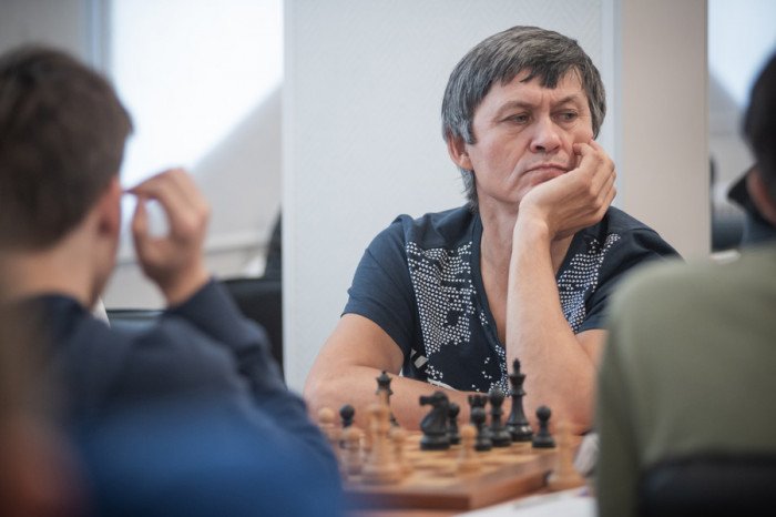 Пахомов и Кезин лидируют в «Мемориале Лепихина», Журова – в «Красотах Алтая»