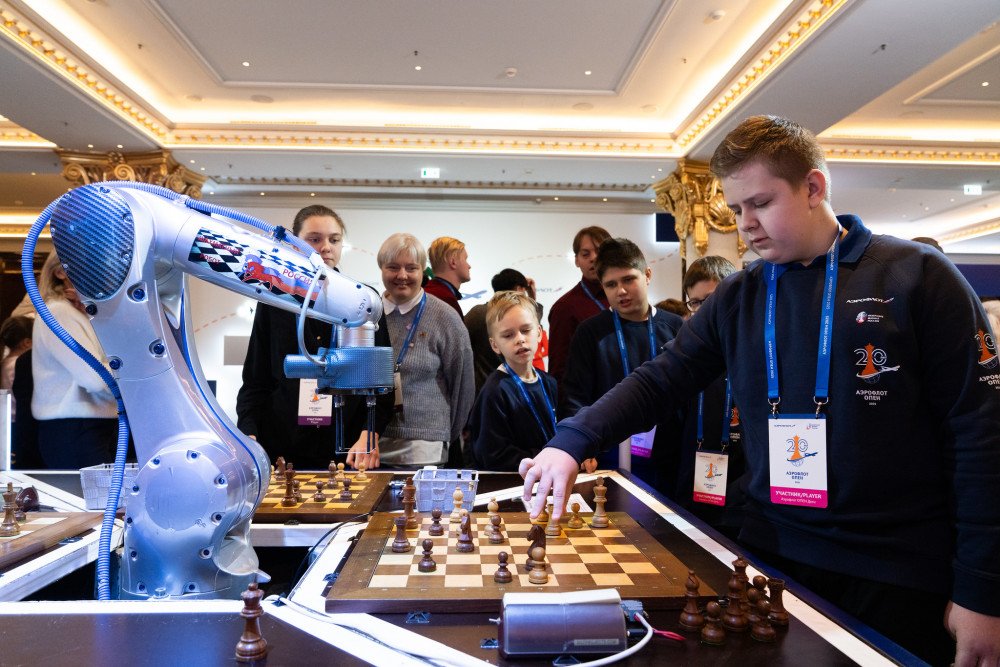 Романа Ворошилова поощрил глава города Барнаула