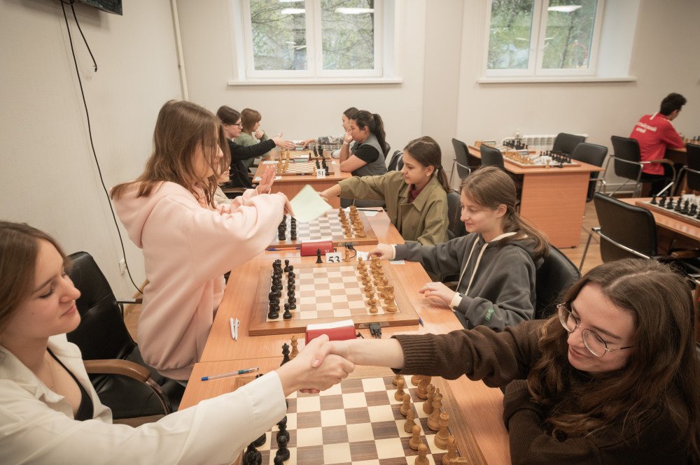 Бояринцев и Лоскутова – чемпионы Алтайского края по шахматам 2025 года!