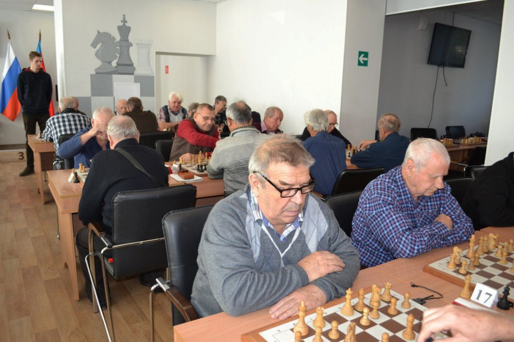 Ветераны сыграли в блиц-турнире «Памяти шахматистов Алтая»