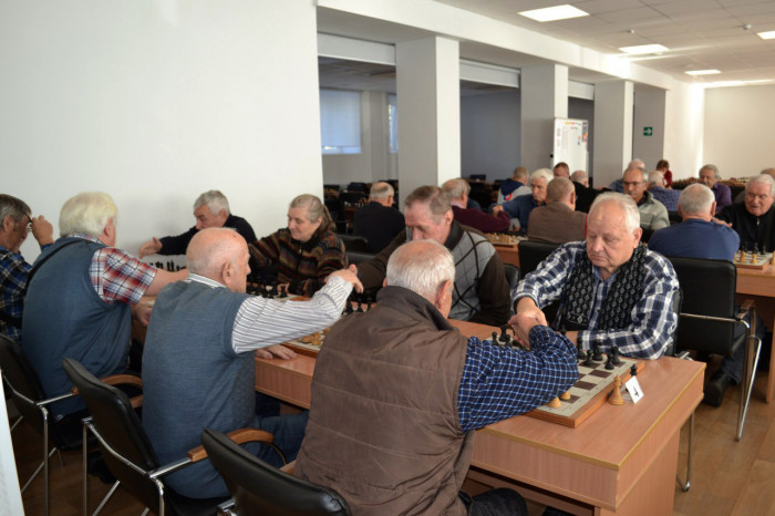 Ветераны сыграли в блиц-турнире «Памяти шахматистов Алтая»