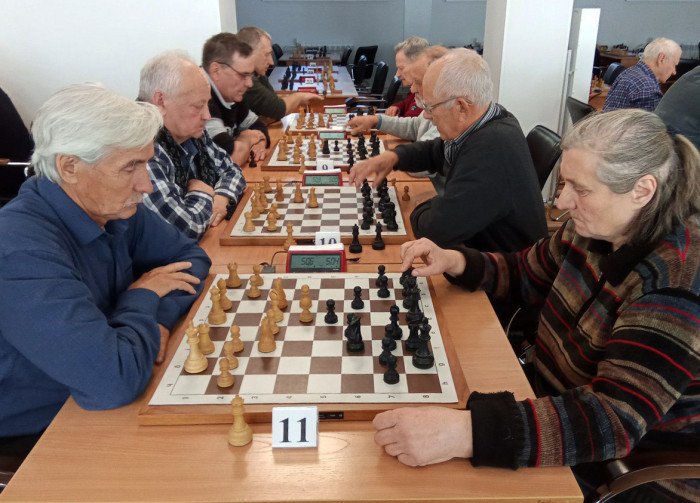 Ветераны сыграли в блиц-турнире «Памяти шахматистов Алтая»