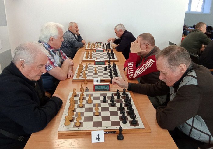 Ветераны сыграли в блиц-турнире «Памяти шахматистов Алтая»