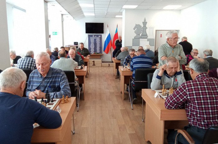 Ветераны сыграли в блиц-турнире «Памяти шахматистов Алтая»