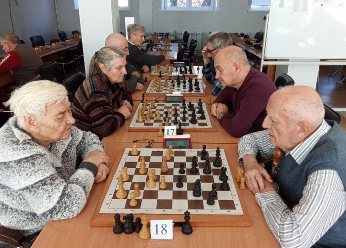 Ветераны сыграли в блиц-турнире «Памяти шахматистов Алтая»
