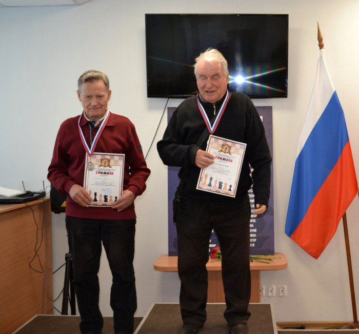 Ветераны сыграли в блиц-турнире «Памяти шахматистов Алтая»