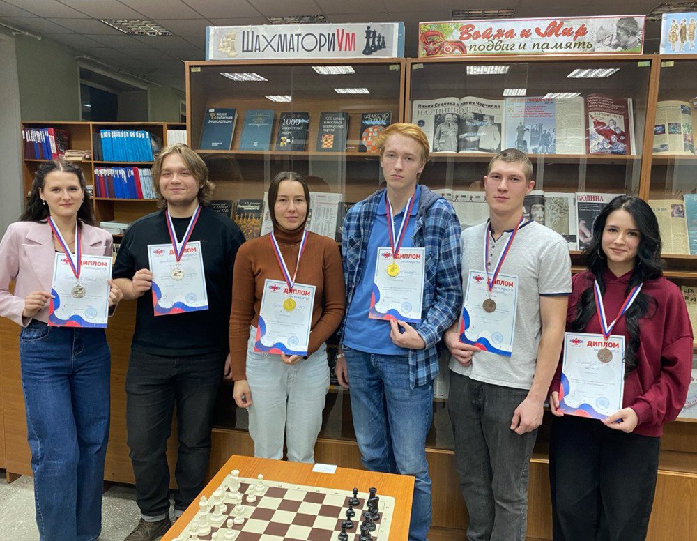 Вчерашние абитуриенты быстро освоились