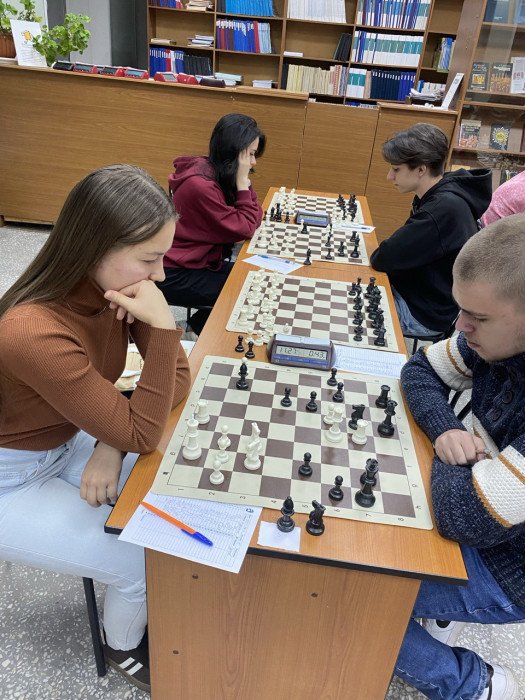 Вчерашние абитуриенты быстро освоились