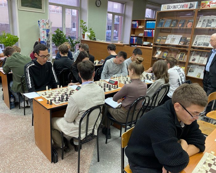 Вчерашние абитуриенты быстро освоились