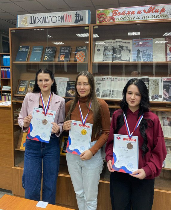 Вчерашние абитуриенты быстро освоились