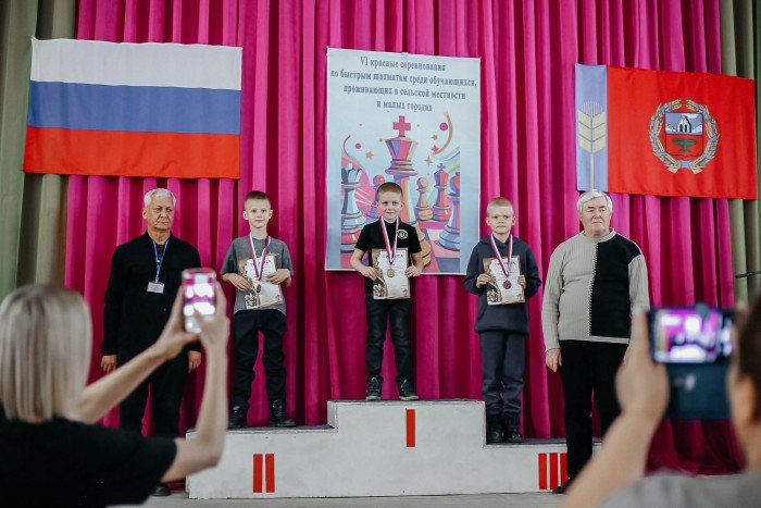 96 школьников из сёл и малых городов сыграли в Мамонтове