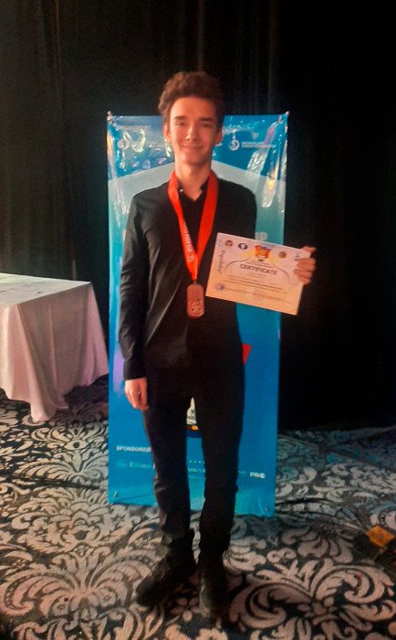 Артём Мещеряков – мультимедалист первенства Азии среди школьников