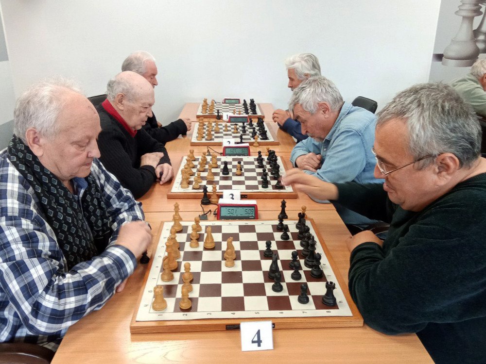 Ветераны сыграли в блиц-турнире памяти Юрия Никонова