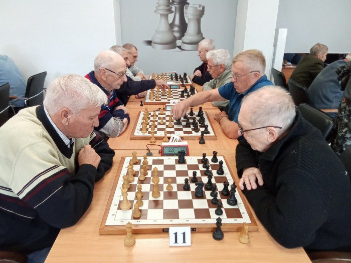 Ветераны сыграли в блиц-турнире памяти Юрия Никонова